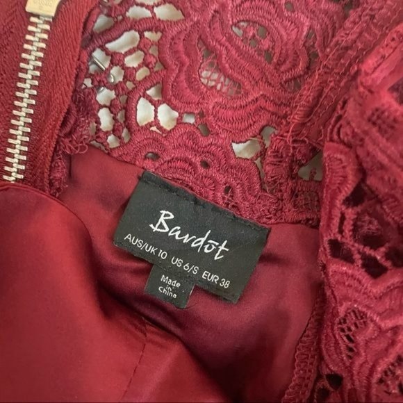 BARDOT ODYSSEY CROCHET LACE V NECK SLEEVELESS BODY CON DROP HEM MERMAID COCKTAIL - Picture 4 of 9